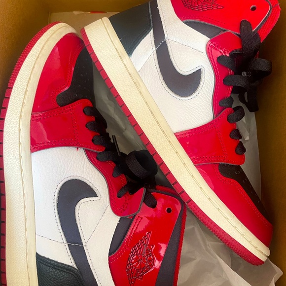 Jordan 1 Mid Black toe
